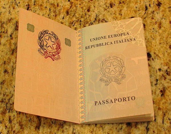 Acquista online passaporti italiani registrati
