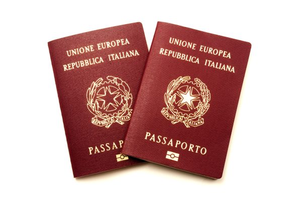 Acquista online passaporti italiani registrati