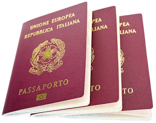 Acquista online passaporti italiani registrati